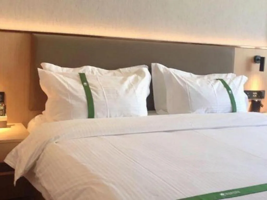 Bed in GreenTree Inn XuZhou PiZhou Dayunhe Decorative city PiXin(N) Road Express Hotel