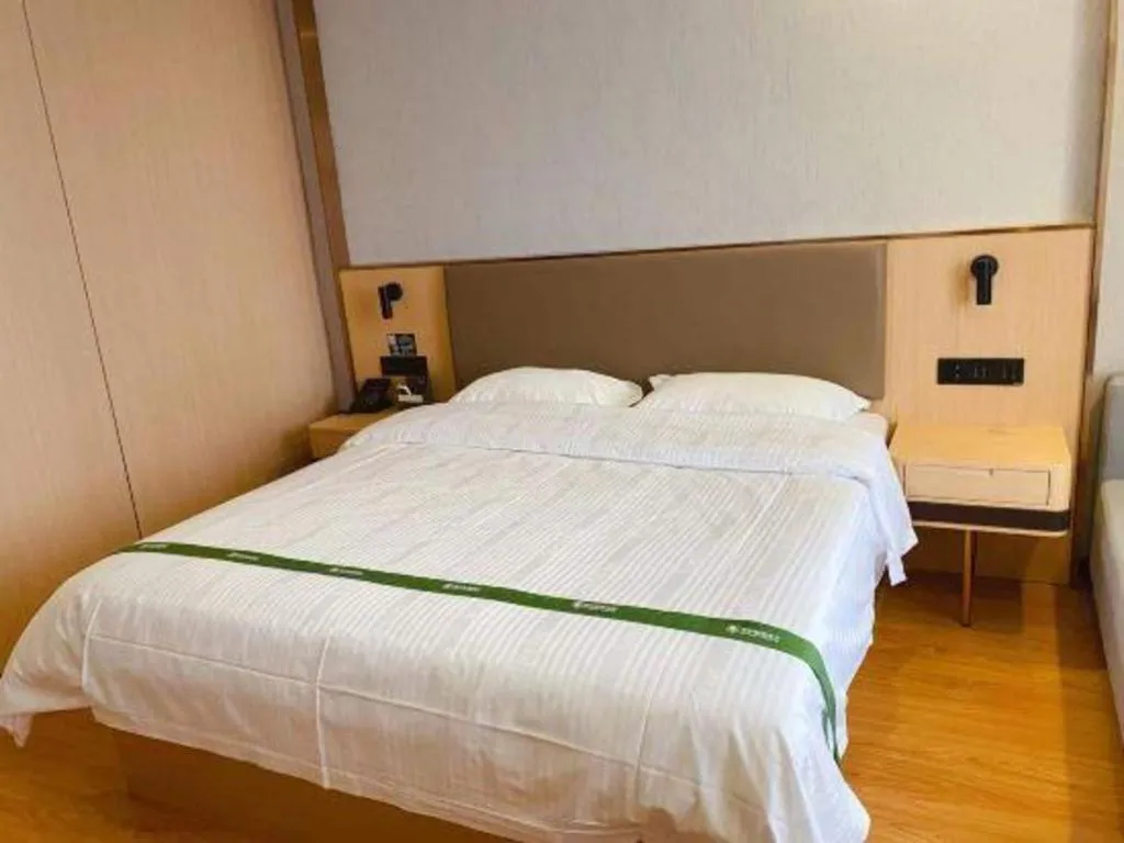 Bed in GreenTree Inn XuZhou PiZhou Dayunhe Decorative city PiXin(N) Road Express Hotel