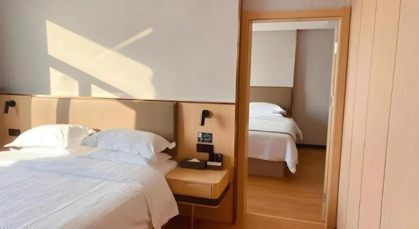 Bed in GreenTree Inn XuZhou PiZhou Dayunhe Decorative city PiXin(N) Road Express Hotel