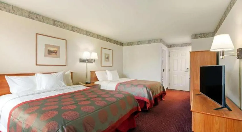 Bed in Ramada by Wyndham SeaTac Airport North