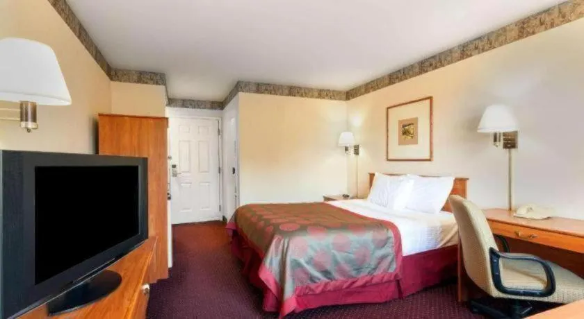 Bed in Ramada by Wyndham SeaTac Airport North