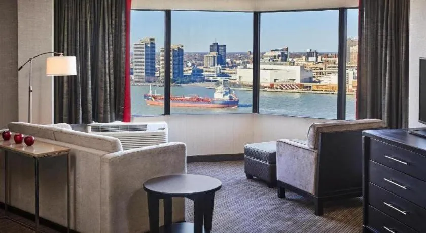 Bed in Best Western Plus Waterfront Hotel