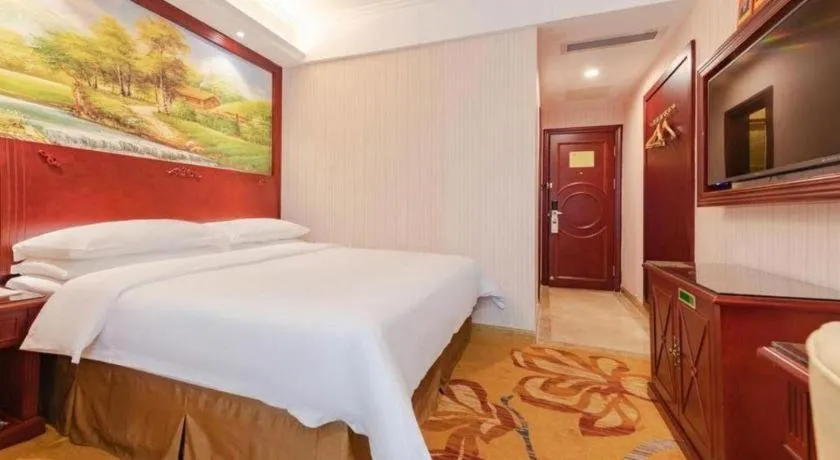 Bed in Vienna Hotel Shenzhen Exhibition Center Gangxia Metro Station