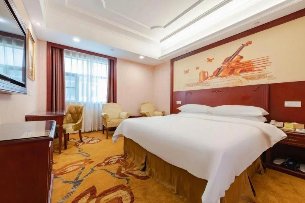 Vienna Hotel Shenzhen Exhibition Center Gangxia Metro Station