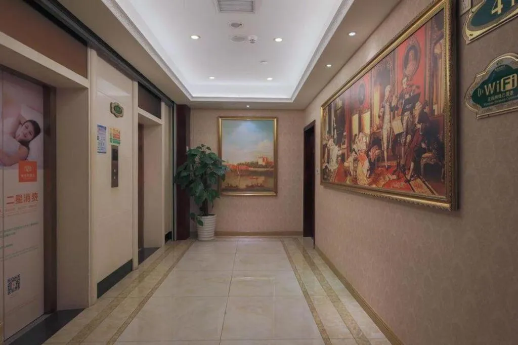 Vienna Hotel Shenzhen Exhibition Center Gangxia Metro Station