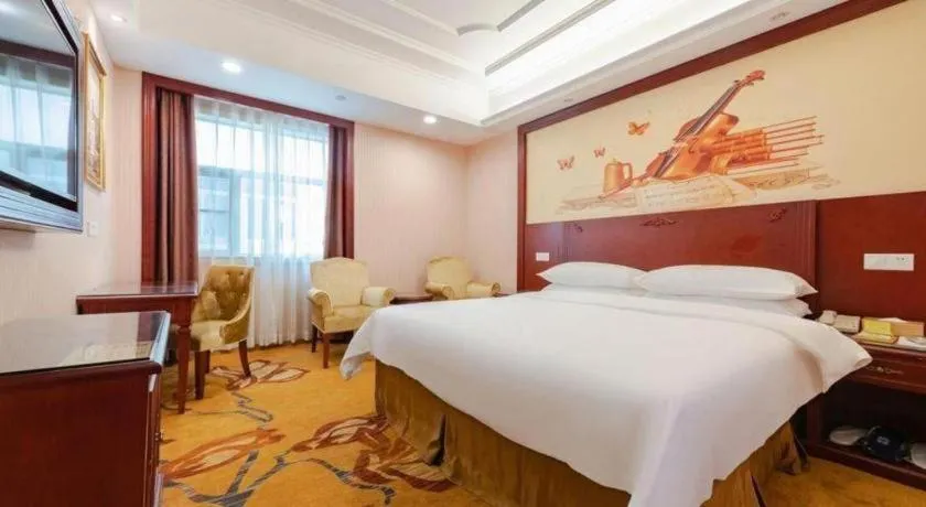 Bed in Vienna Hotel Shenzhen Exhibition Center Gangxia Metro Station