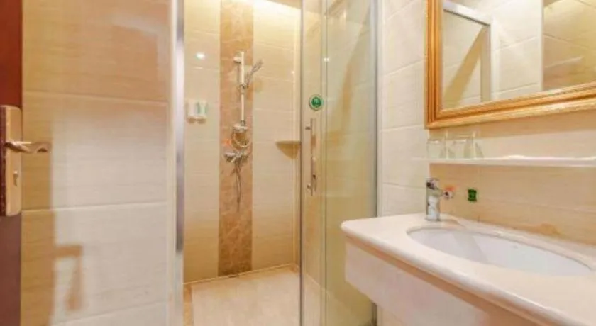 Vienna Hotel Shenzhen Exhibition Center Gangxia Metro Station