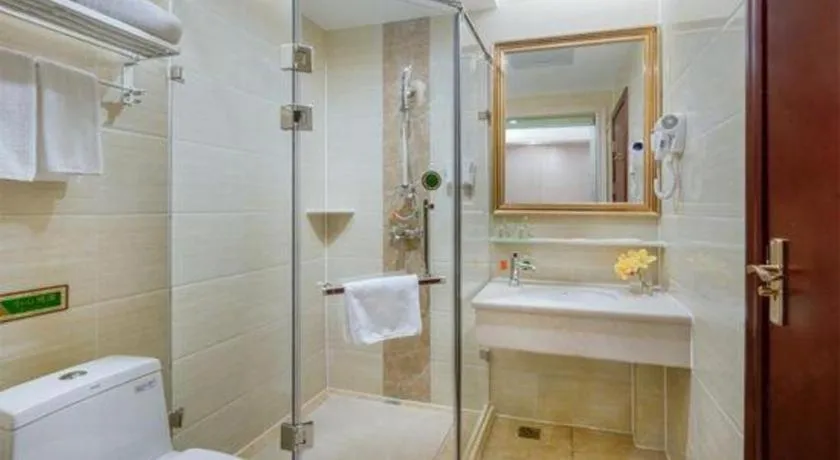 Vienna Hotel Shenzhen Exhibition Center Gangxia Metro Station