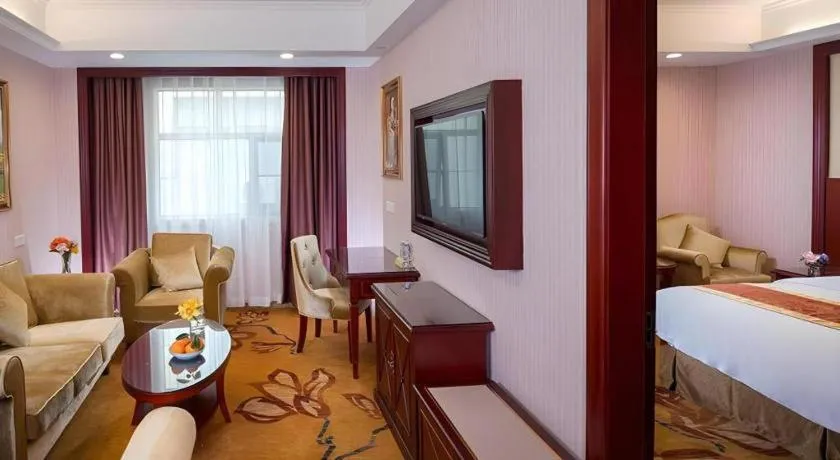 Bed in Vienna Hotel Shenzhen Exhibition Center Gangxia Metro Station