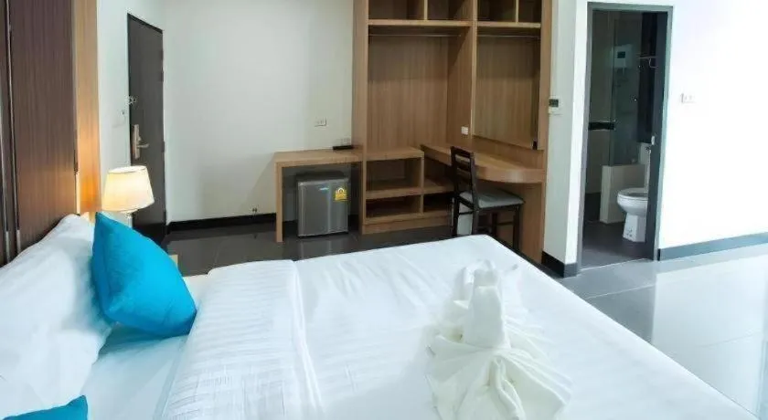 Bed in Thanburi Hotel