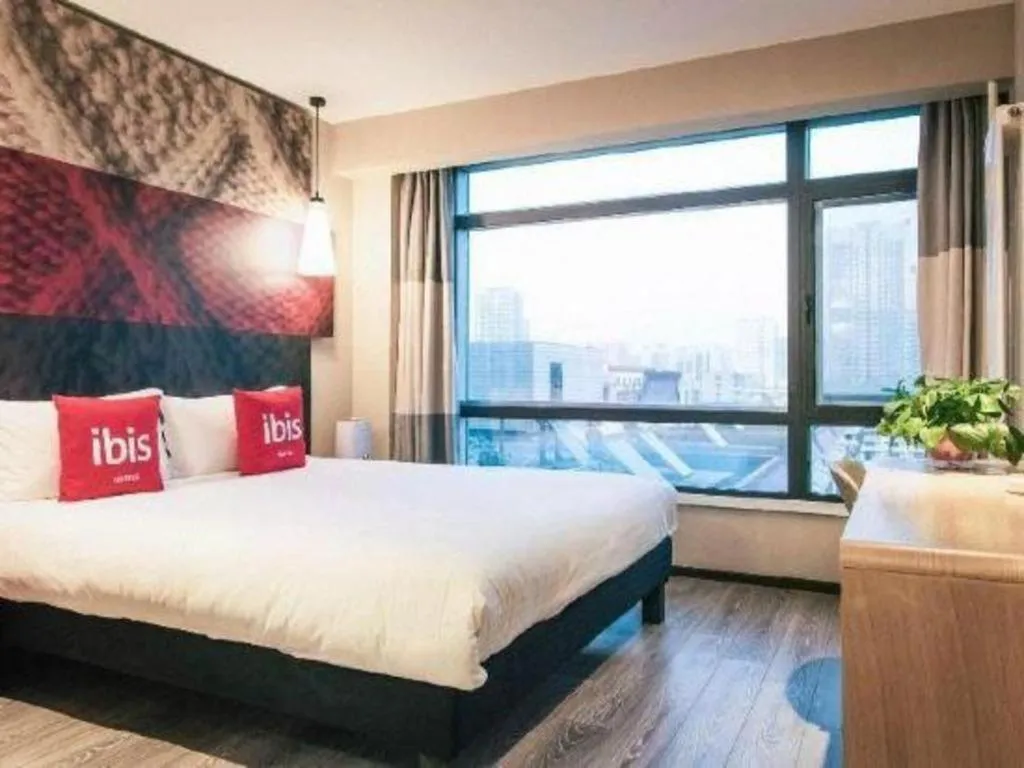 Bed in ibis Xian South Gate