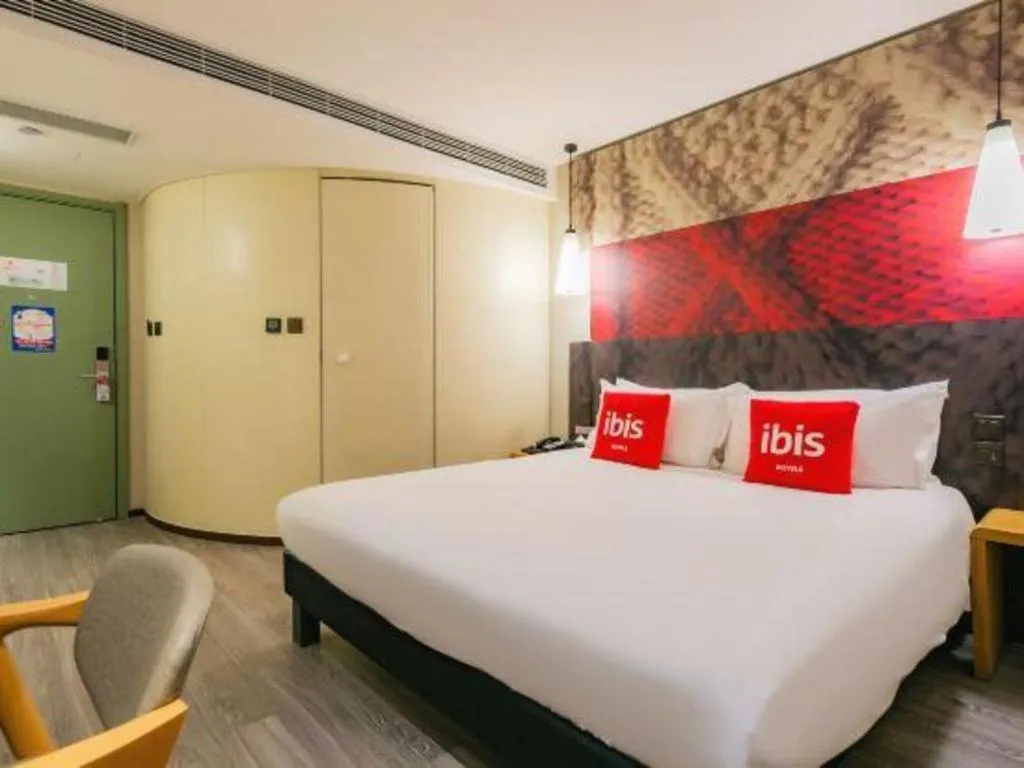Bed in ibis Xian South Gate