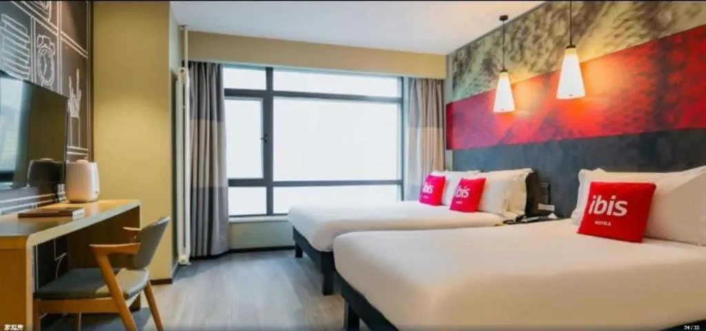 Bed in ibis Xian South Gate