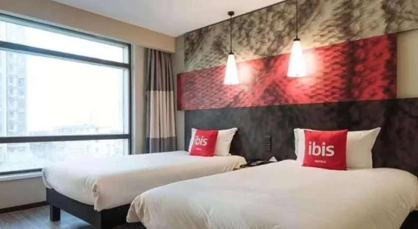 Bed in ibis Xian South Gate