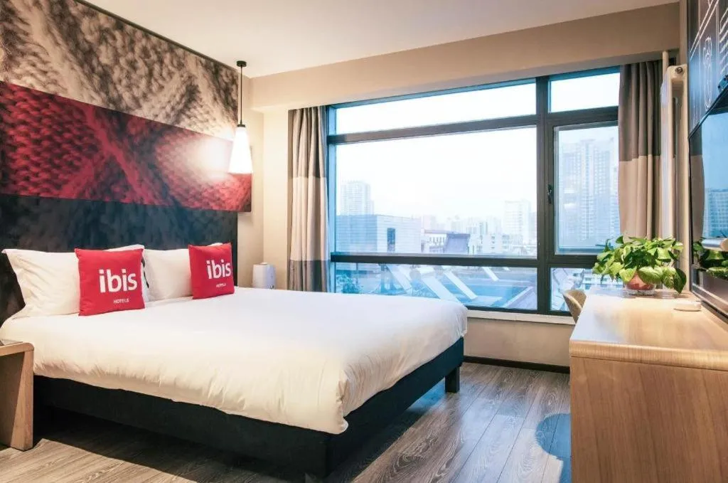 Bed in ibis Xian South Gate