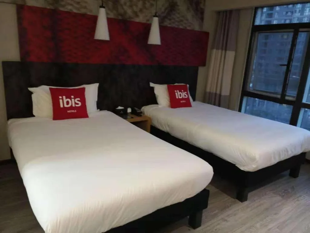 Bed in ibis Xian South Gate