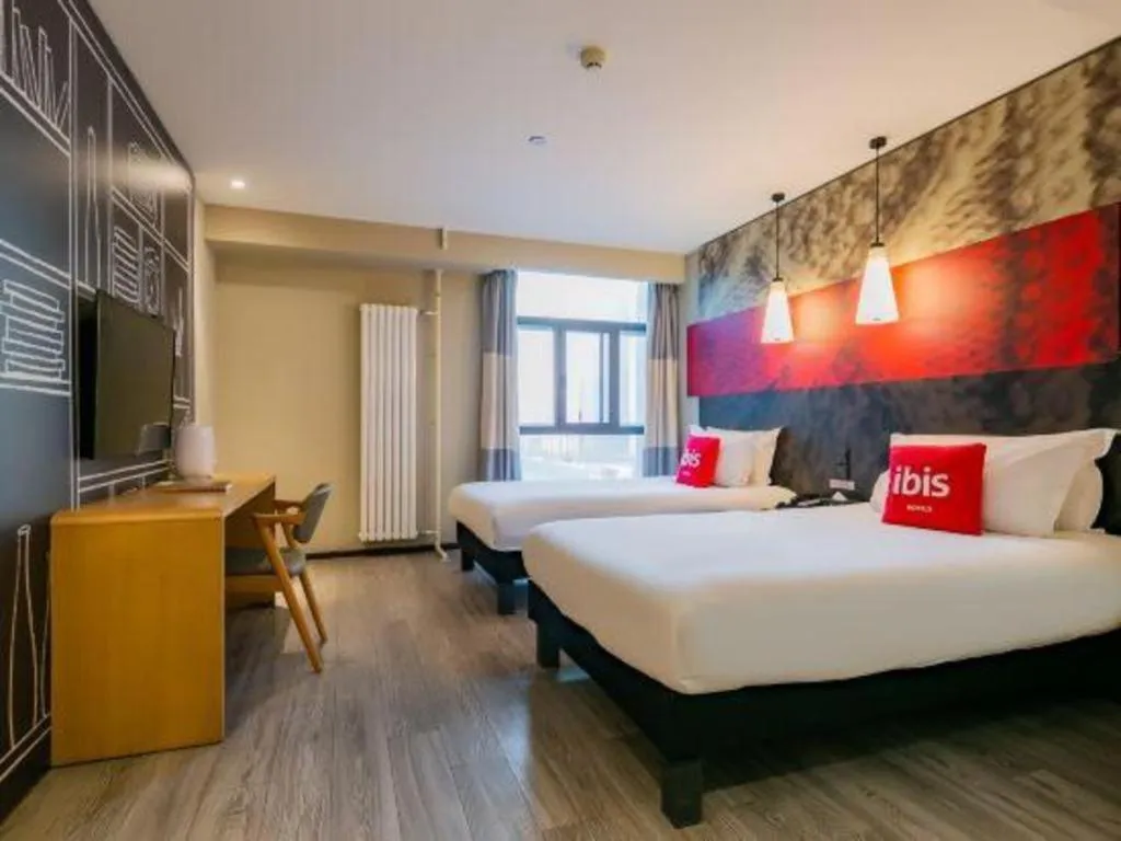 Bed in ibis Xian South Gate
