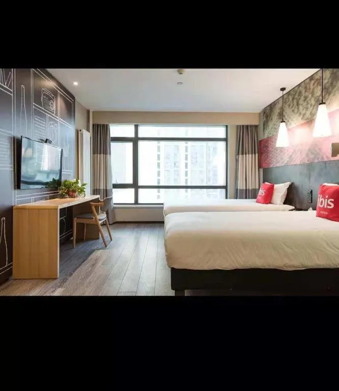 Bed in ibis Xian South Gate