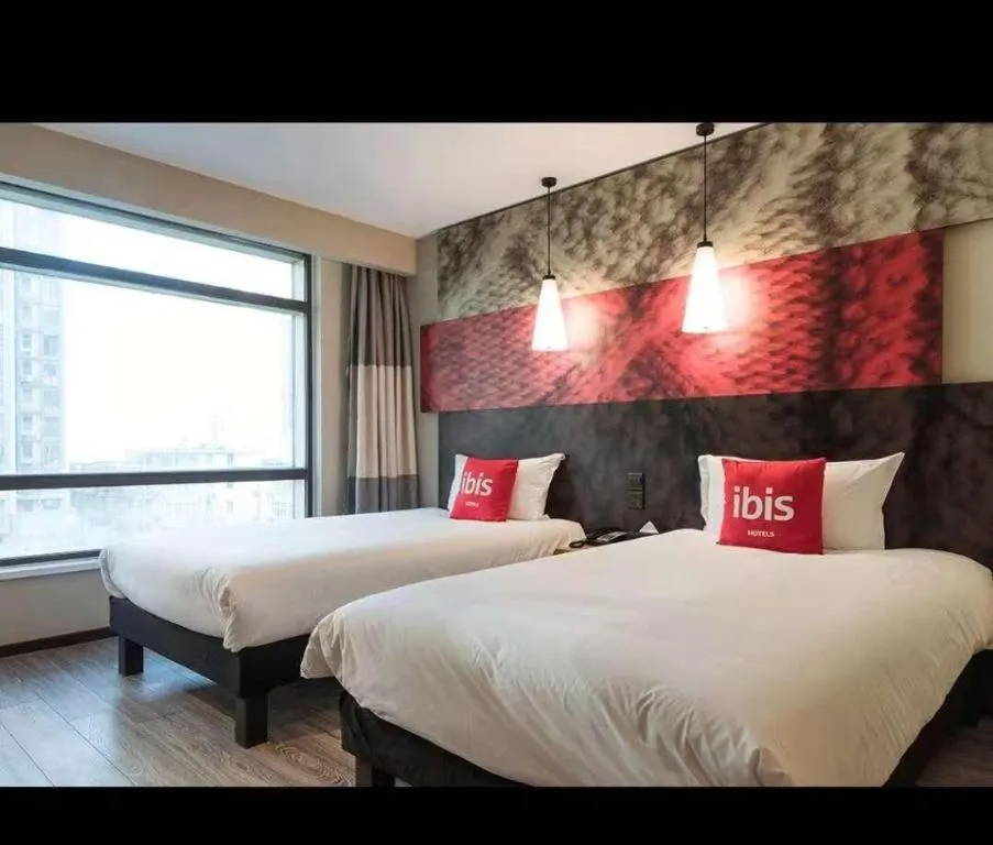 Bed in ibis Xian South Gate