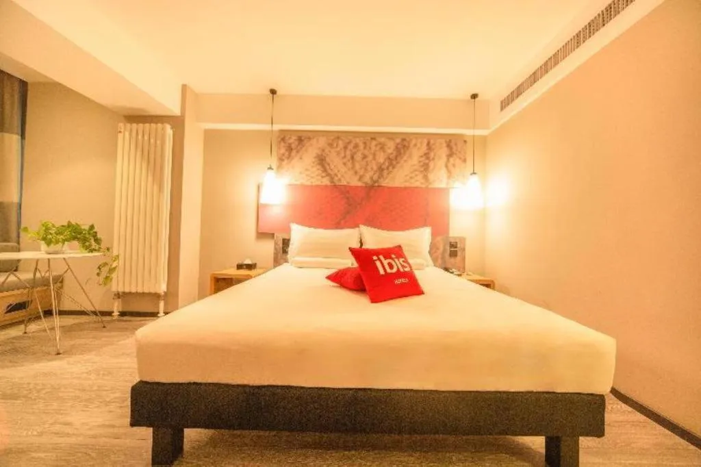 Bed in ibis Shenyang north station