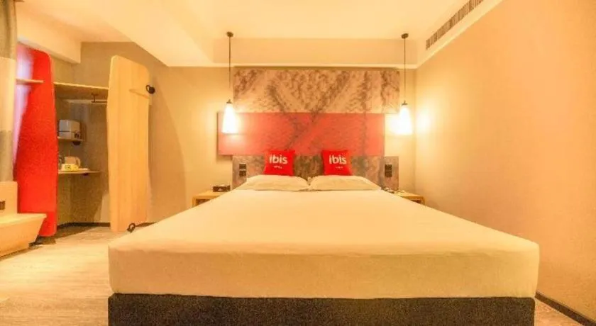 Bed in ibis Shenyang north station