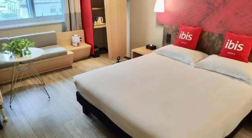 Bed in ibis Shenyang north station