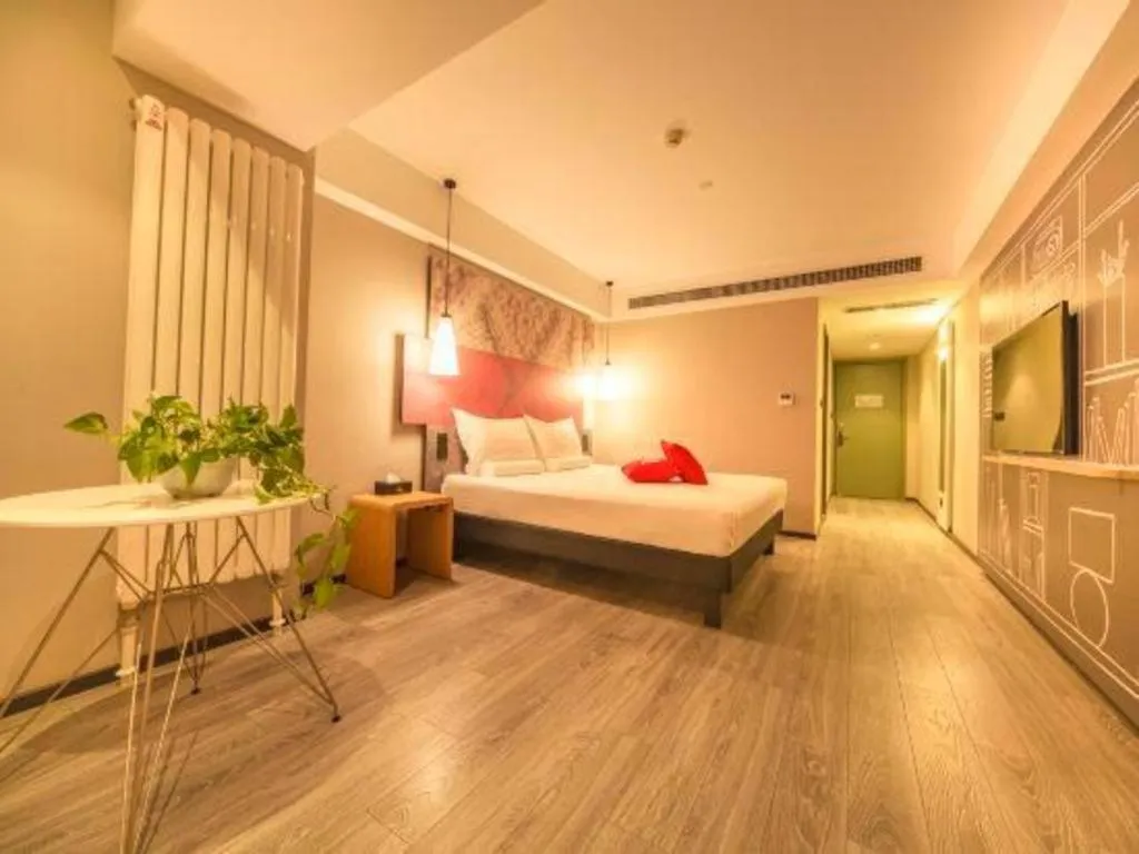 Bed in ibis Shenyang north station