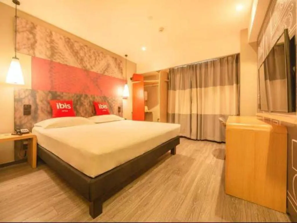 Bed in ibis Shenyang north station