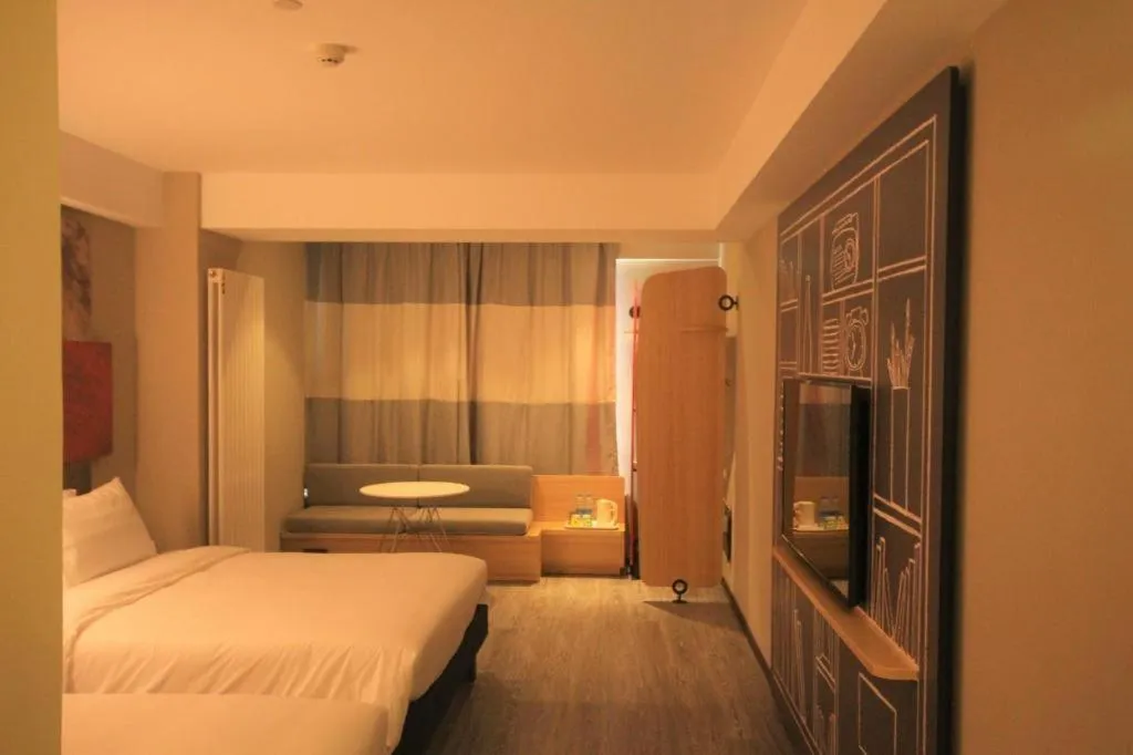 Bed in ibis Shenyang north station