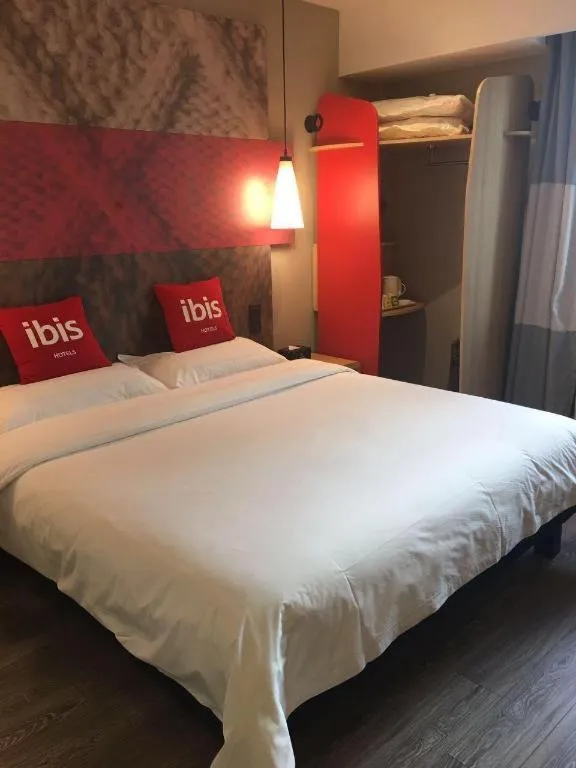 Bed in ibis Shenyang north station
