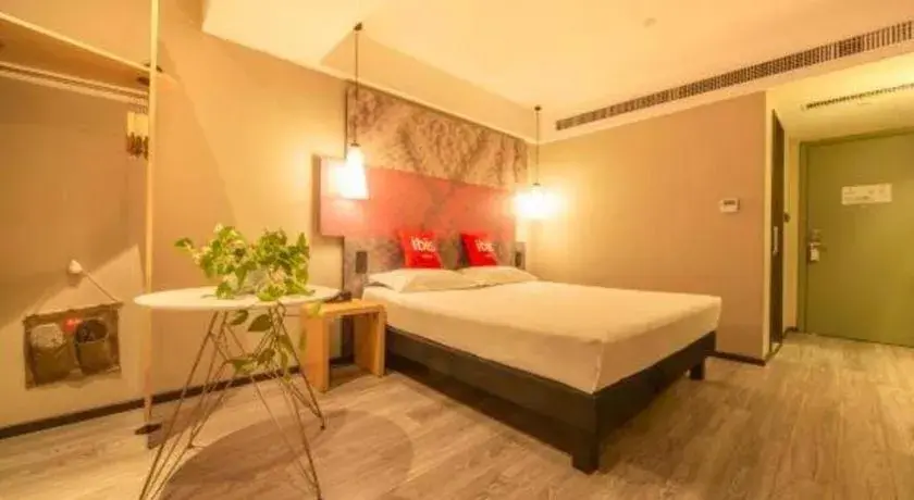 Bed in ibis Shenyang north station Bed in ibis Shenyang north station
