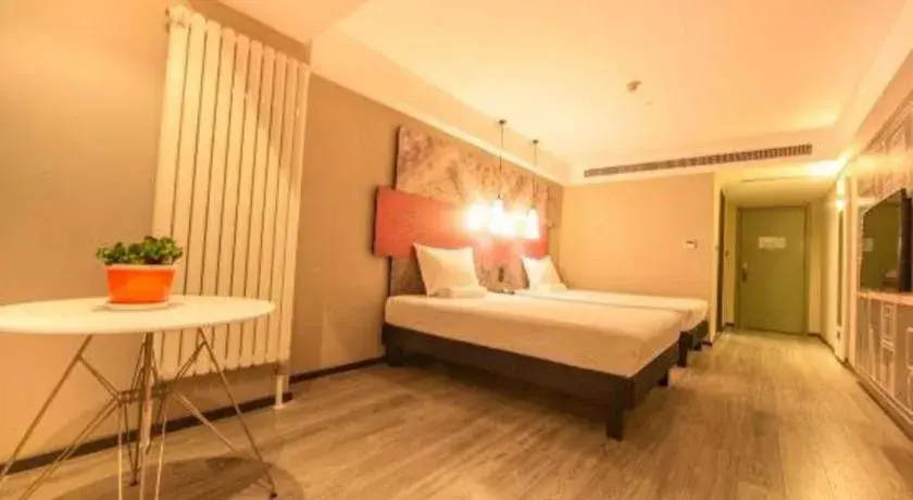 Bed in ibis Shenyang north station Bed in ibis Shenyang north station