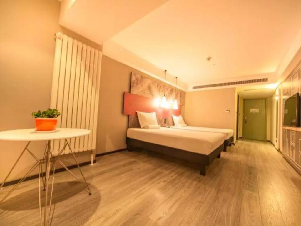 Bed in ibis Shenyang north station