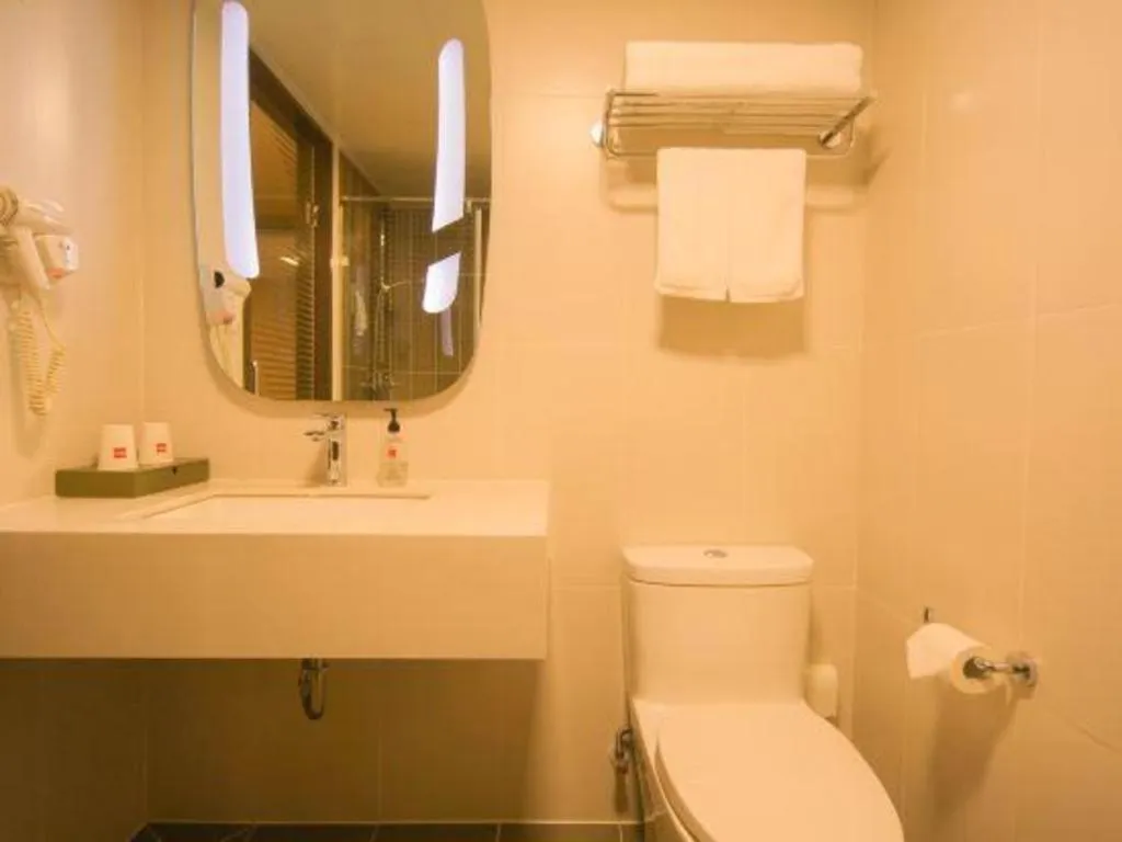 ibis Shenyang north station