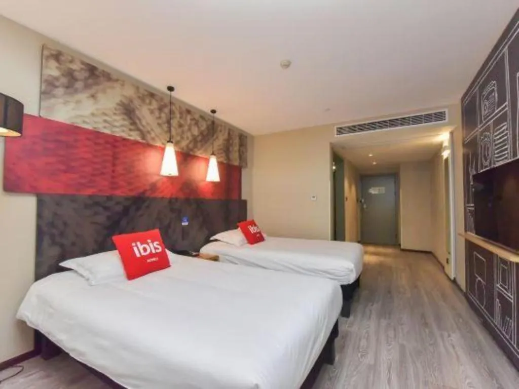 Bed in ibis Wuxi Jiangnan University