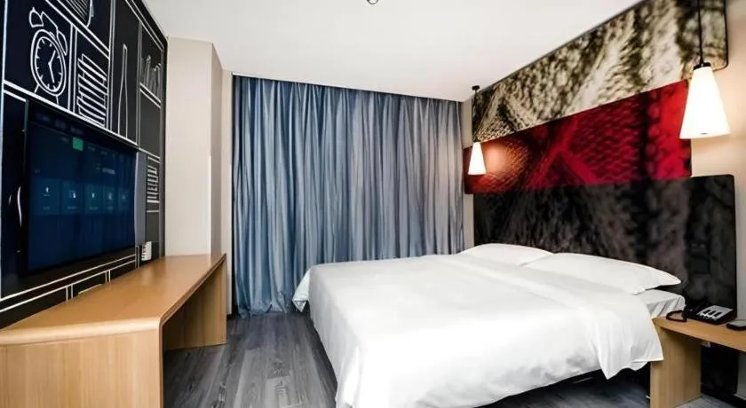 Bed in ibis Wuxi Jiangnan University