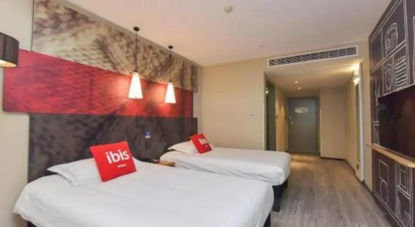 Bed in ibis Wuxi Jiangnan University