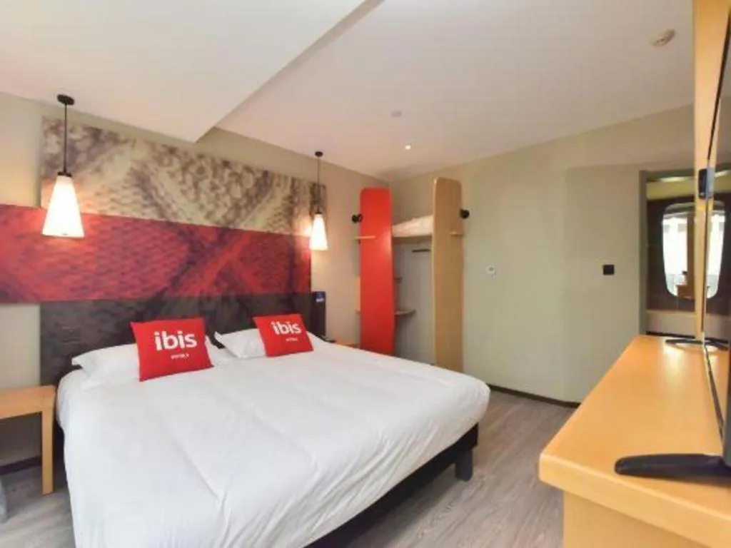 Bed in ibis Wuxi Jiangnan University