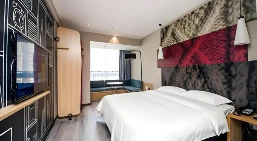Bed in ibis Wuxi Jiangnan University
