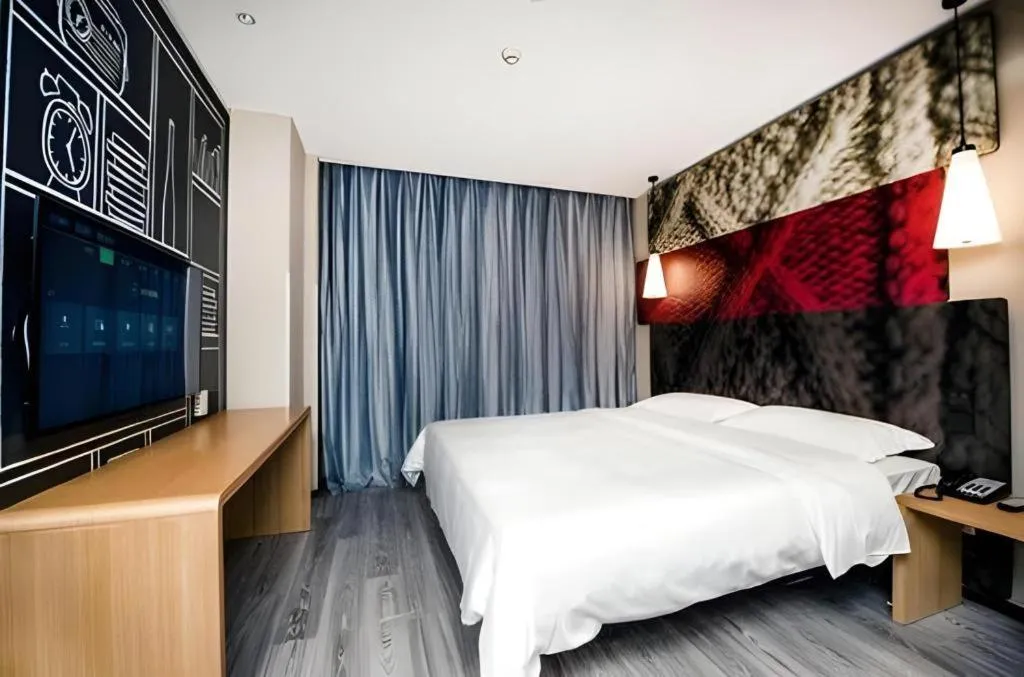 Bed in ibis Wuxi Jiangnan University