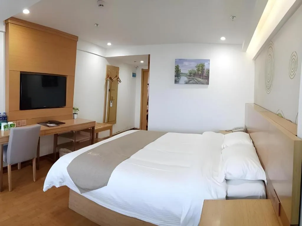 Bed in GreenTree Inn Anqing Qianshan County Sunshine City Express Hotel