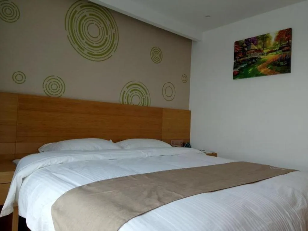 Bed in GreenTree Inn Anqing Qianshan County Sunshine City Express Hotel