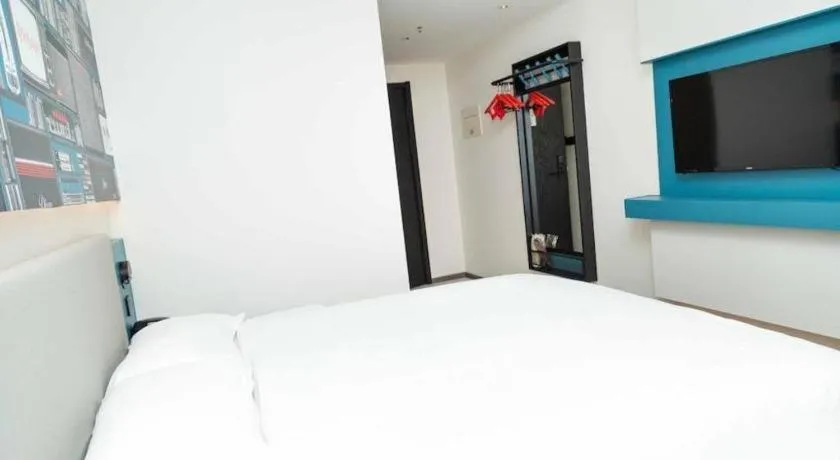 Bed in ibis Tianjin Wuqing Hotel