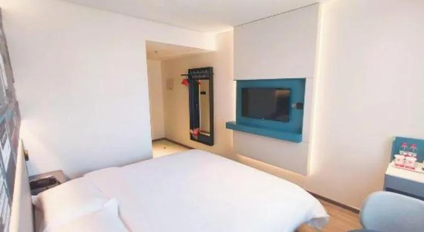 Bed in ibis Tianjin Wuqing Hotel