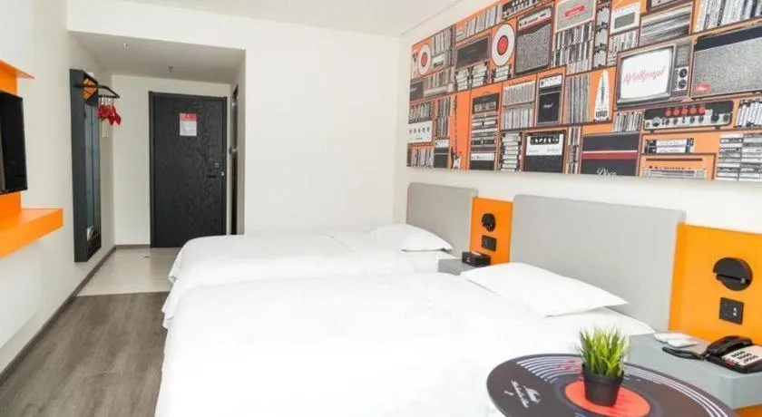 Bed in ibis Tianjin Wuqing Hotel