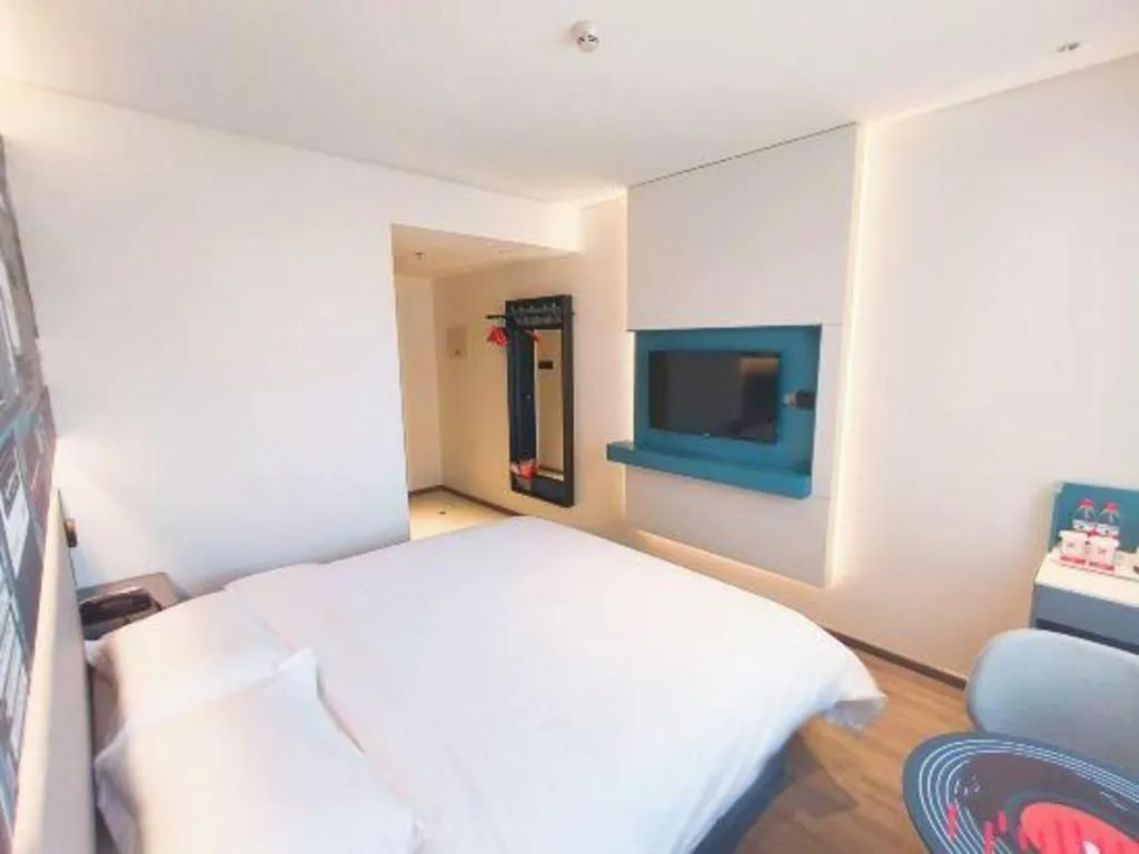 Bed in ibis Tianjin Wuqing Hotel