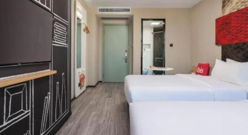 Bed in ibis Kunming Beijing Rd