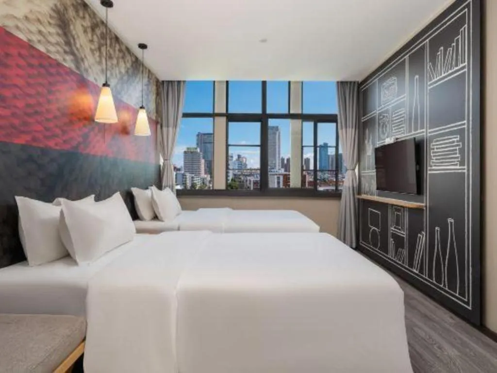 Bed in ibis Kunming Beijing Rd