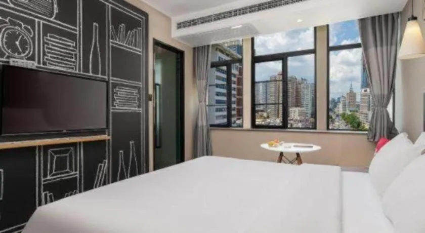 Bed in ibis Kunming Beijing Rd