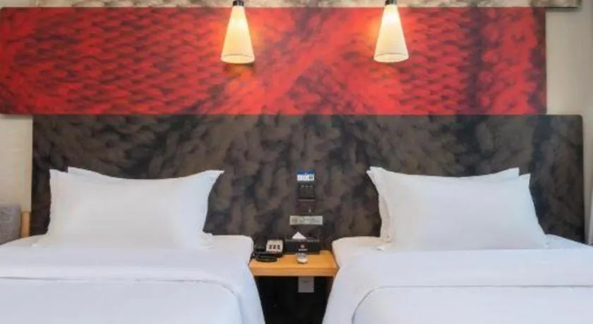 Bed in ibis Kunming Beijing Rd